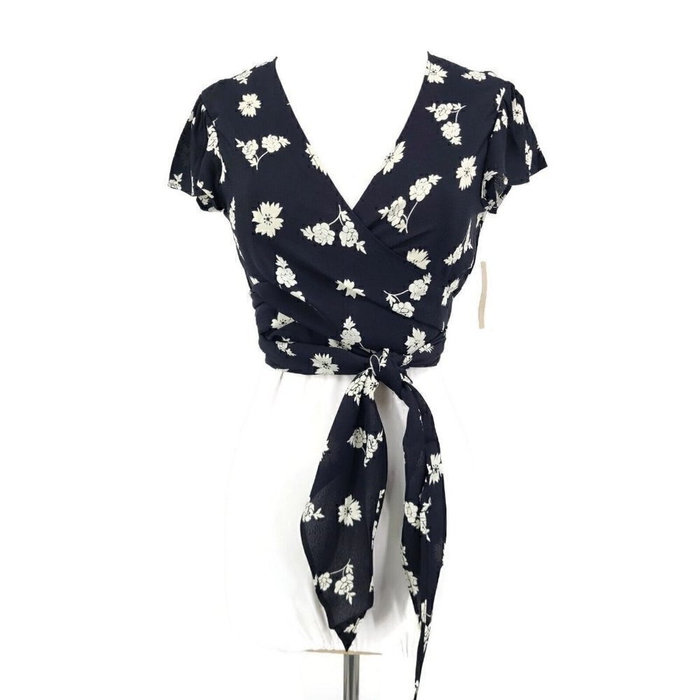 New Flynn Skye Thats a Wrap Crop Top Flutter Womens S Black White Floral Rayon